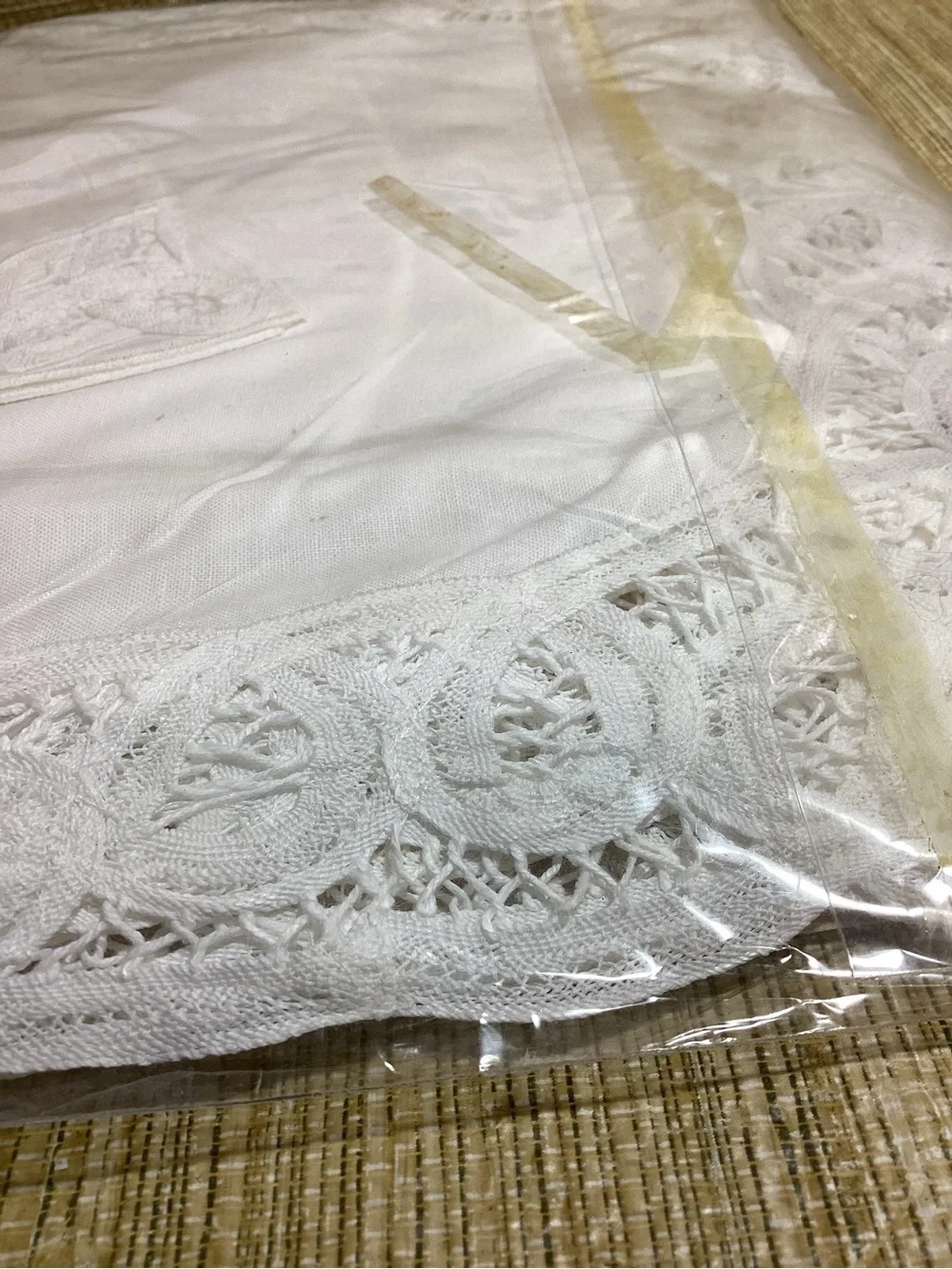 Vintage 100% Cotton White Lace-Edged Linen Placemat Set with Matching Napkins